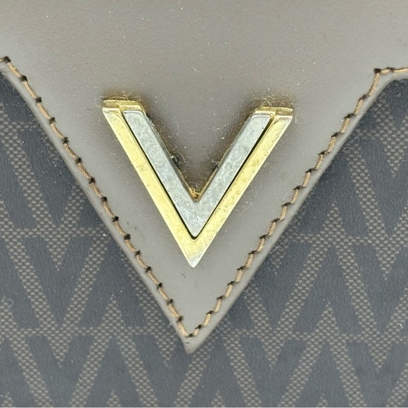 Mario Valentino Iconic V Logo Pattern Unisex Bag - Picture 6 of 8